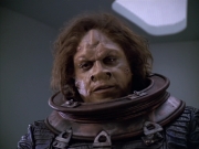 extant_StarTrek_VOY_5x21-Juggernaut_01019.jpg