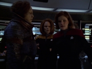 extant_StarTrek_VOY_5x21-Juggernaut_01137.jpg