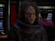 extant_StarTrek_VOY_5x21-Juggernaut_01142.jpg