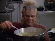 extant_StarTrek_VOY_5x21-Juggernaut_01404.jpg