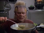 extant_StarTrek_VOY_5x21-Juggernaut_01406.jpg