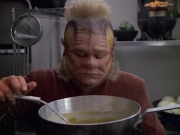 extant_StarTrek_VOY_5x21-Juggernaut_01417.jpg