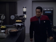 extant_StarTrek_VOY_5x21-Juggernaut_01433.jpg