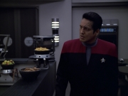 extant_StarTrek_VOY_5x21-Juggernaut_01434.jpg
