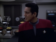 extant_StarTrek_VOY_5x21-Juggernaut_01435.jpg