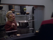 extant_StarTrek_VOY_5x21-Juggernaut_01440.jpg