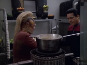 extant_StarTrek_VOY_5x21-Juggernaut_01443.jpg
