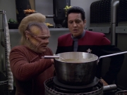 extant_StarTrek_VOY_5x21-Juggernaut_01445.jpg