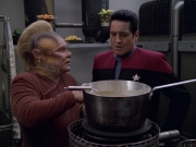 extant_StarTrek_VOY_5x21-Juggernaut_01446.jpg