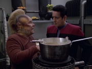 extant_StarTrek_VOY_5x21-Juggernaut_01448.jpg