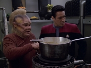 extant_StarTrek_VOY_5x21-Juggernaut_01451.jpg