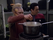extant_StarTrek_VOY_5x21-Juggernaut_01452.jpg