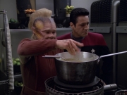 extant_StarTrek_VOY_5x21-Juggernaut_01453.jpg