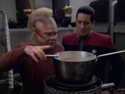 extant_StarTrek_VOY_5x21-Juggernaut_01456.jpg
