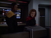 extant_StarTrek_VOY_5x21-Juggernaut_02230.jpg