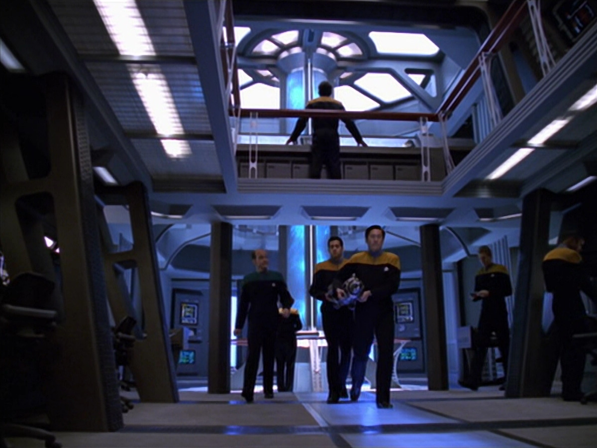 extant_StarTrek_VOY_5x25-Warhead_01103.jpg
