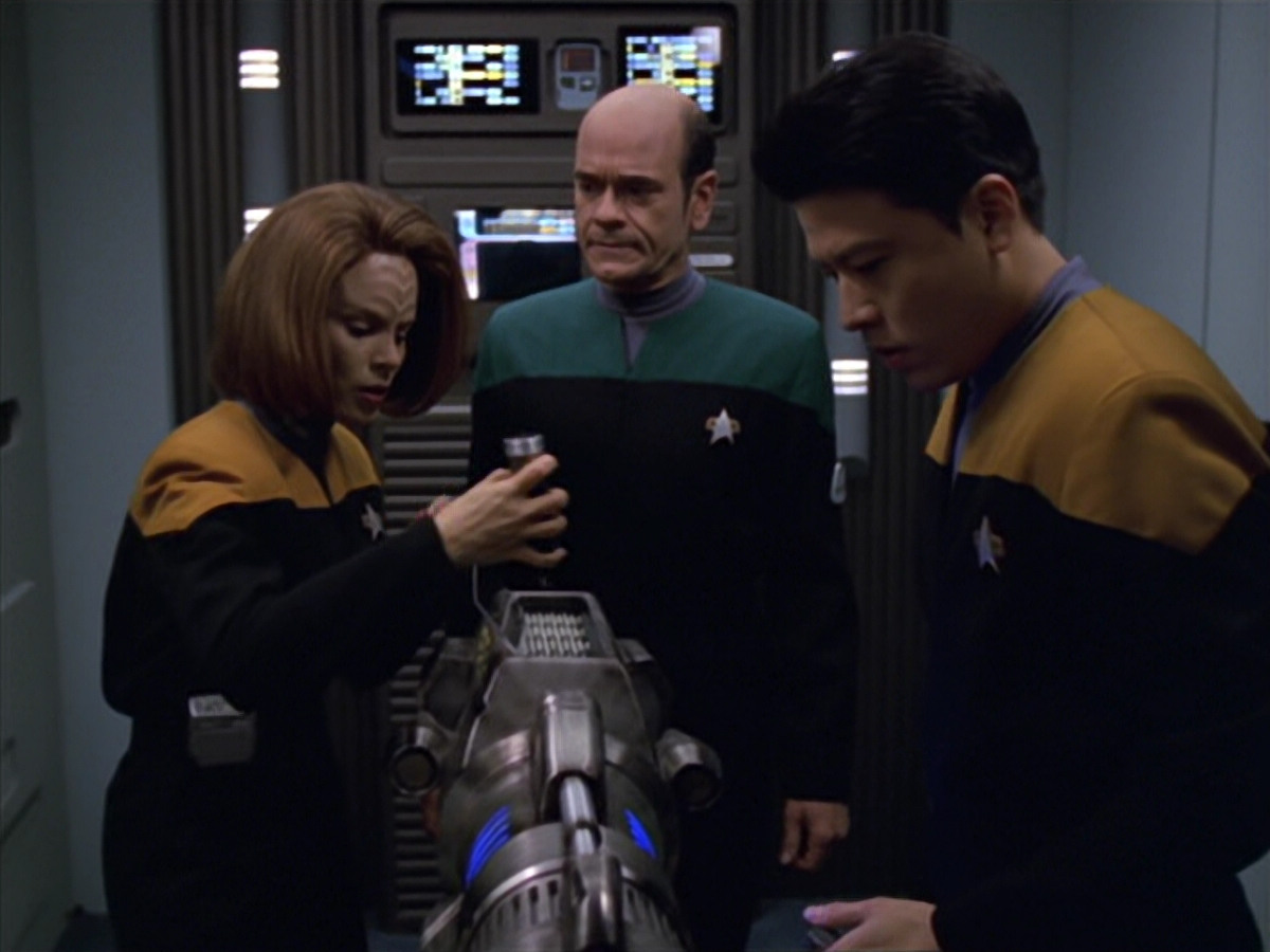 extant_StarTrek_VOY_5x25-Warhead_01165.jpg