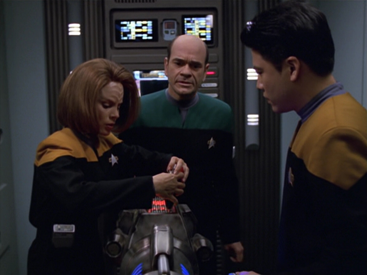 extant_StarTrek_VOY_5x25-Warhead_01170.jpg