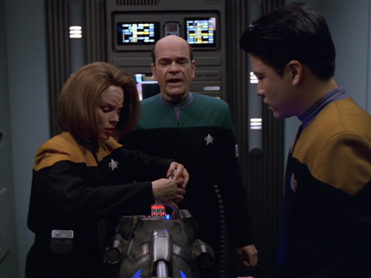 extant_StarTrek_VOY_5x25-Warhead_01171.jpg