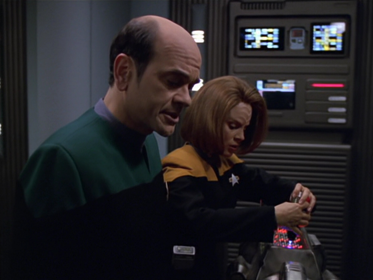 extant_StarTrek_VOY_5x25-Warhead_01204.jpg