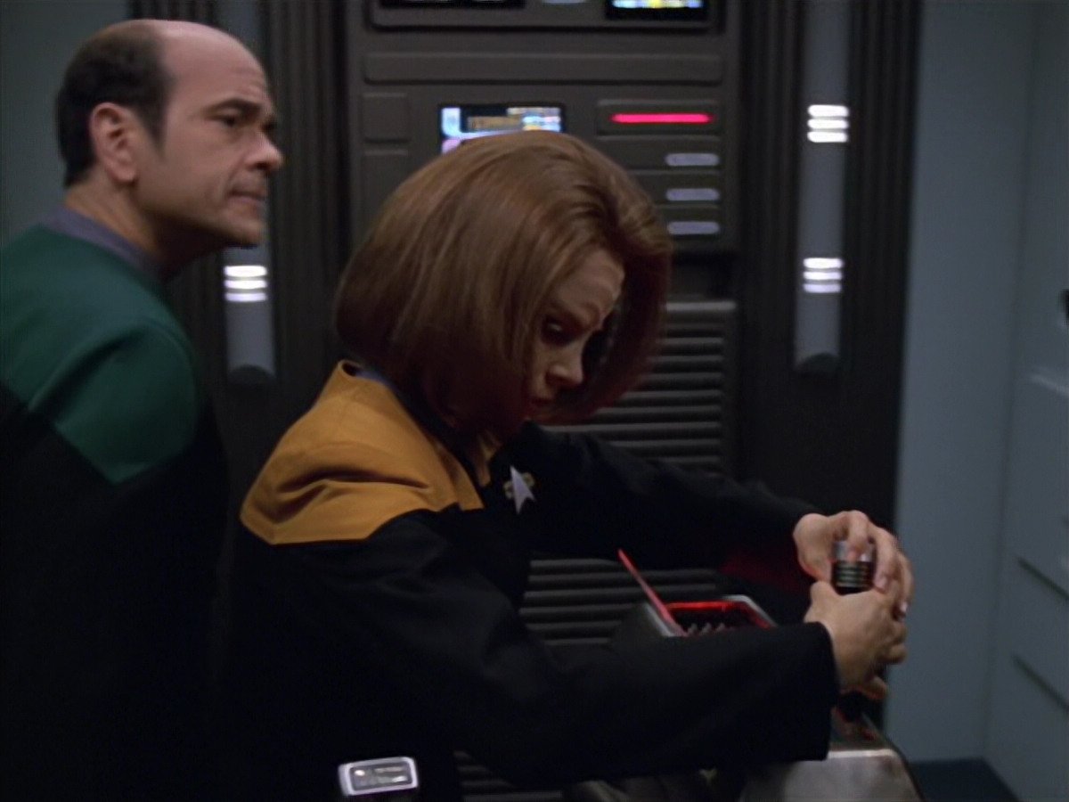 extant_StarTrek_VOY_5x25-Warhead_01214.jpg