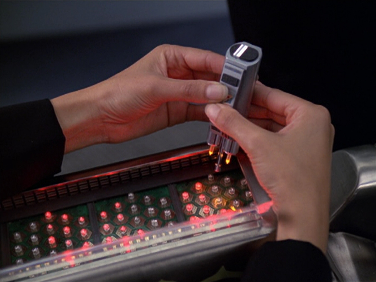 extant_StarTrek_VOY_5x25-Warhead_01248.jpg