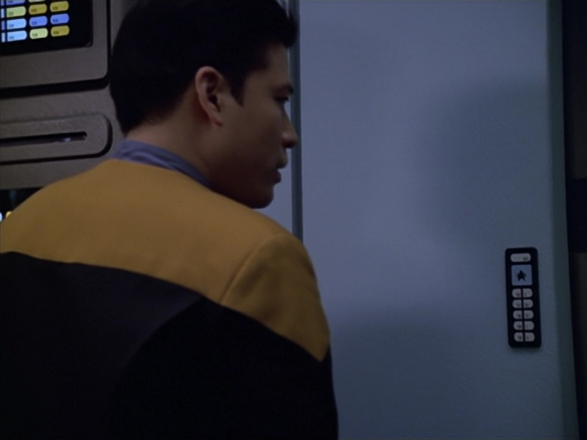 extant_StarTrek_VOY_5x25-Warhead_01357.jpg