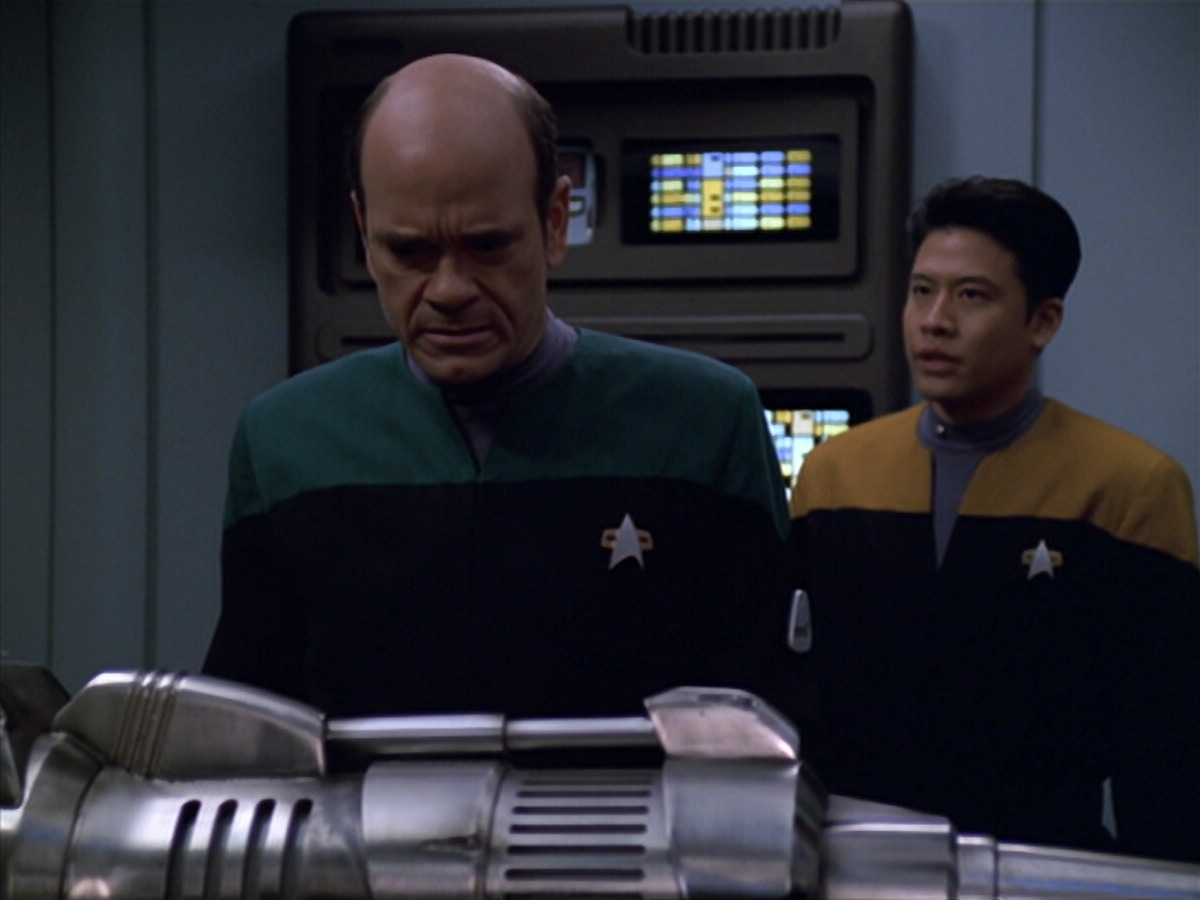 extant_StarTrek_VOY_5x25-Warhead_01376.jpg