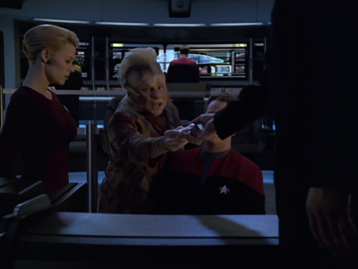 extant_StarTrek_VOY_5x25-Warhead_01626.jpg