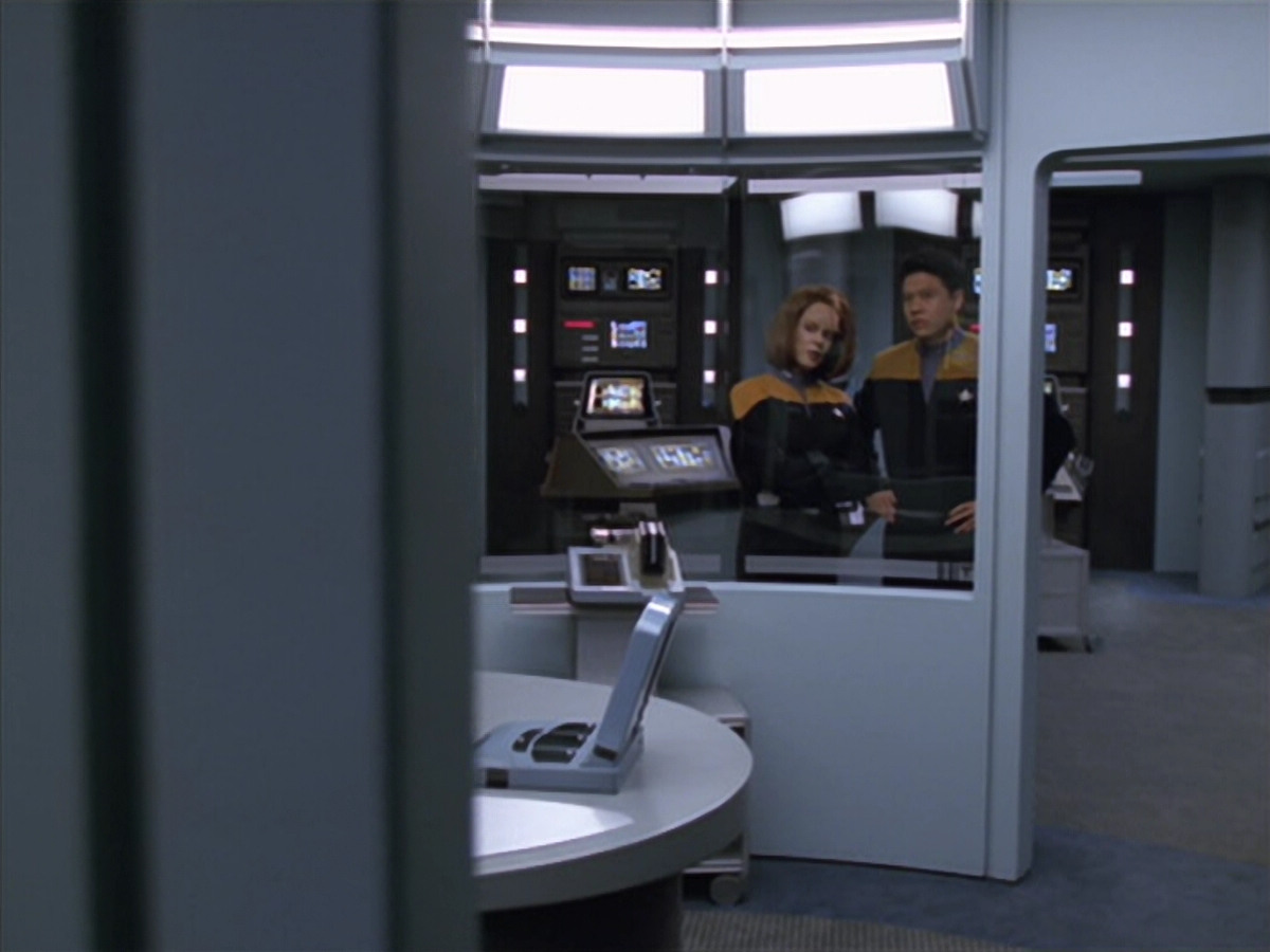 extant_StarTrek_VOY_5x25-Warhead_01689.jpg