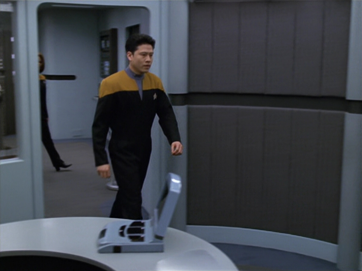 extant_StarTrek_VOY_5x25-Warhead_01760.jpg