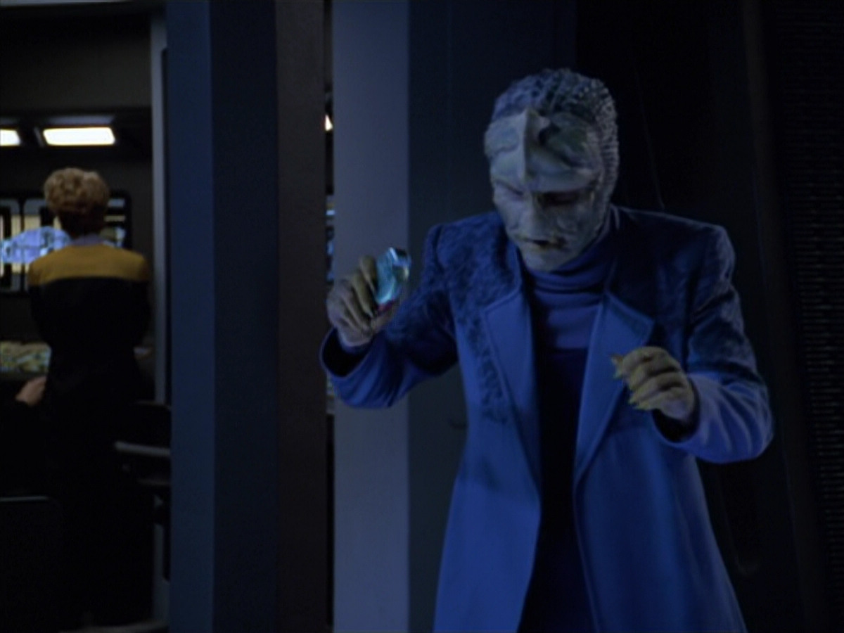 extant_StarTrek_VOY_5x25-Warhead_02082.jpg