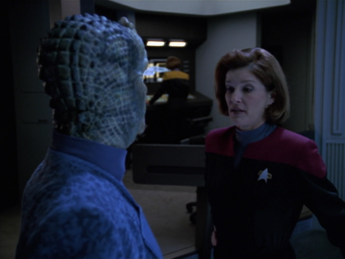 extant_StarTrek_VOY_5x25-Warhead_02209.jpg