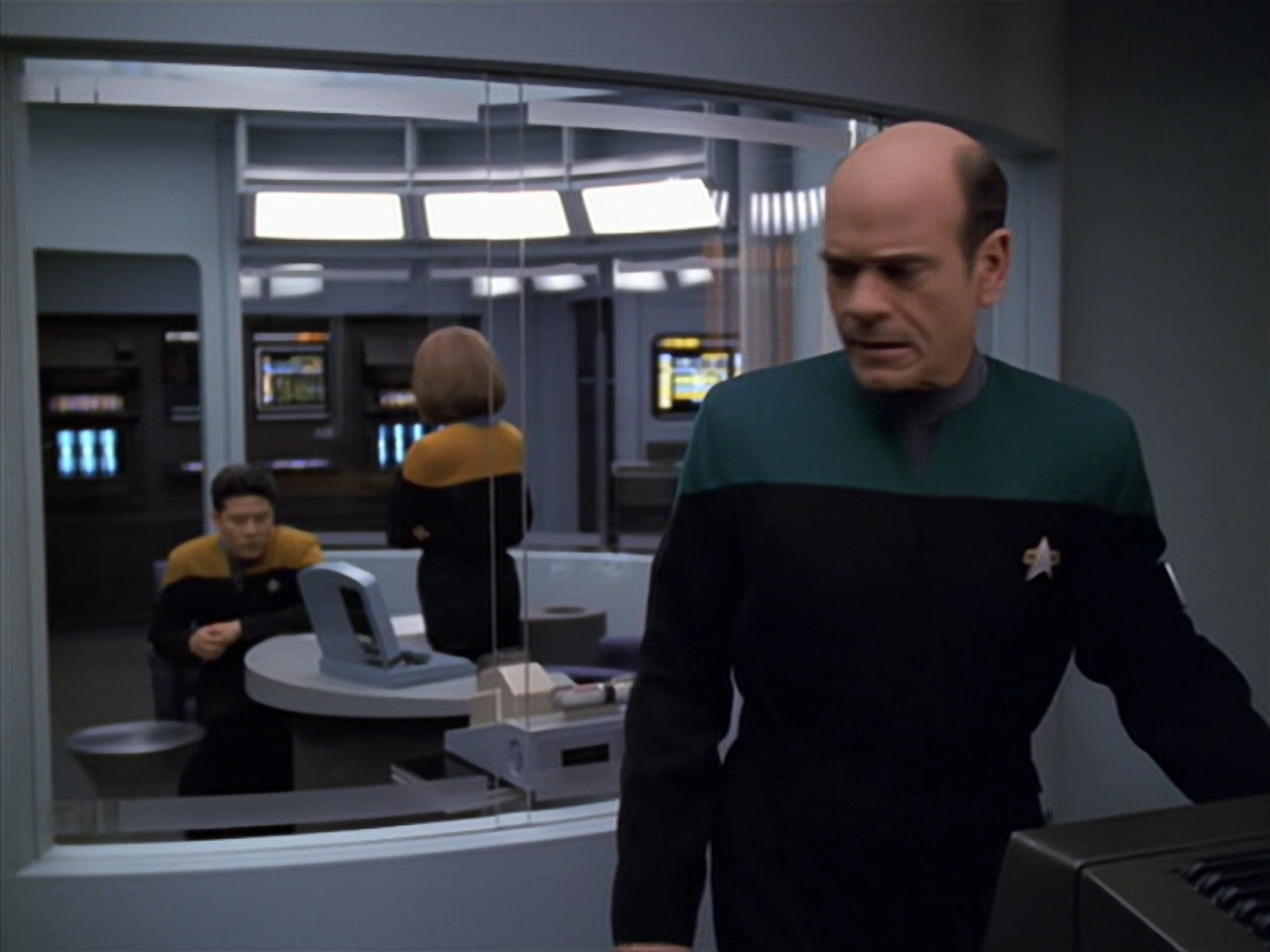 extant_StarTrek_VOY_5x25-Warhead_02508.jpg