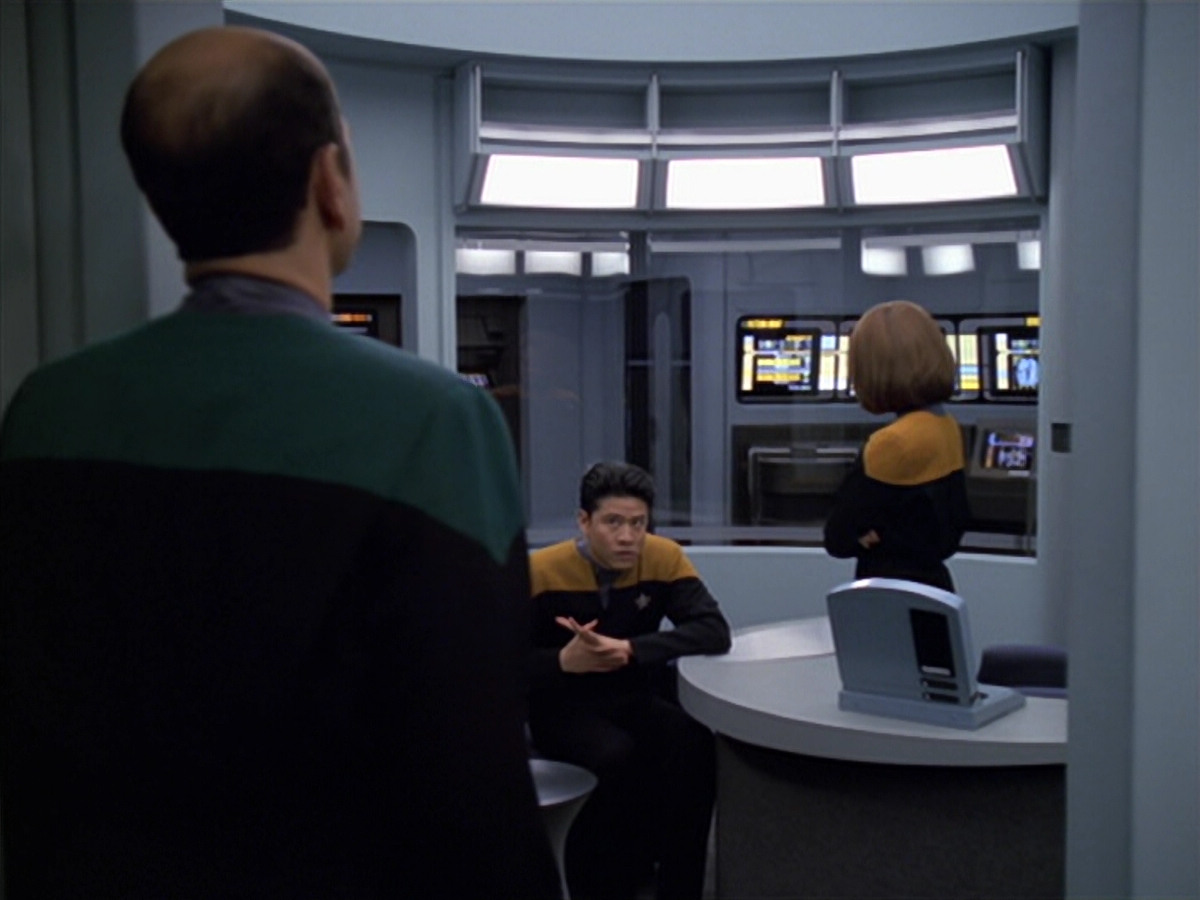 extant_StarTrek_VOY_5x25-Warhead_02514.jpg