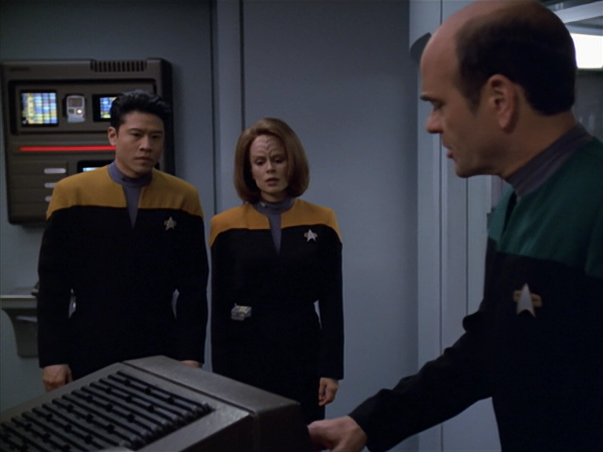 extant_StarTrek_VOY_5x25-Warhead_02584.jpg