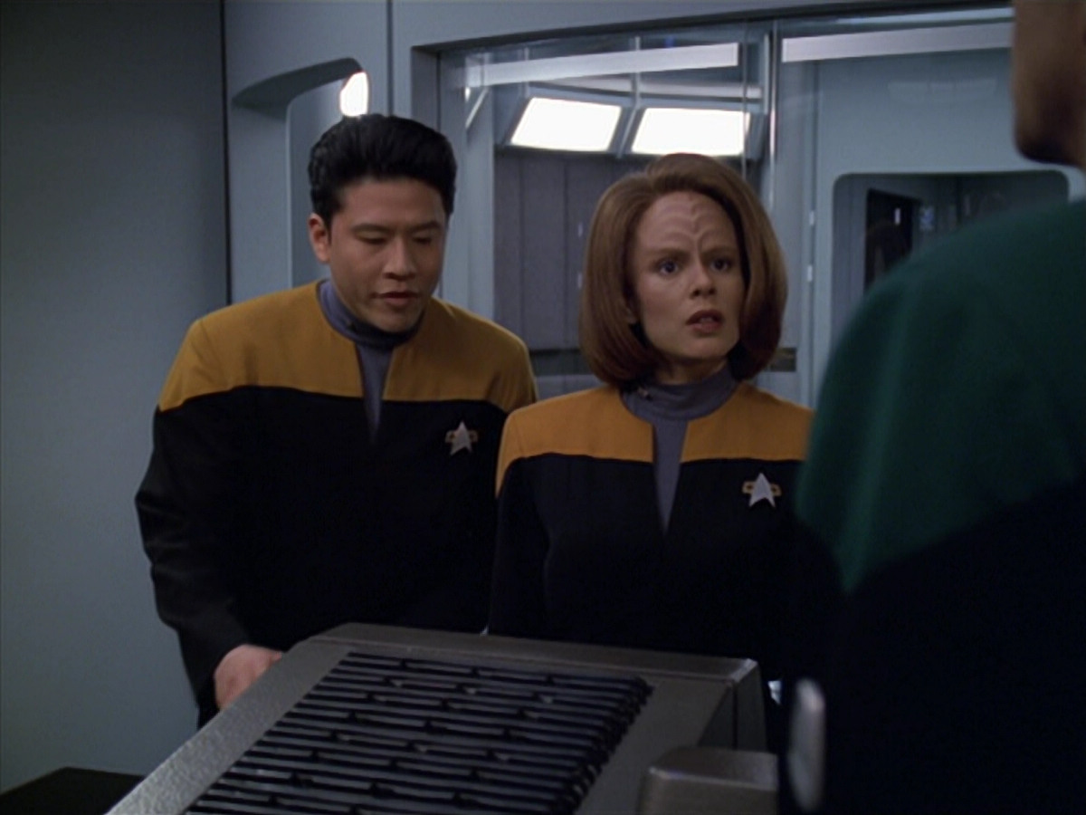 extant_StarTrek_VOY_5x25-Warhead_02633.jpg