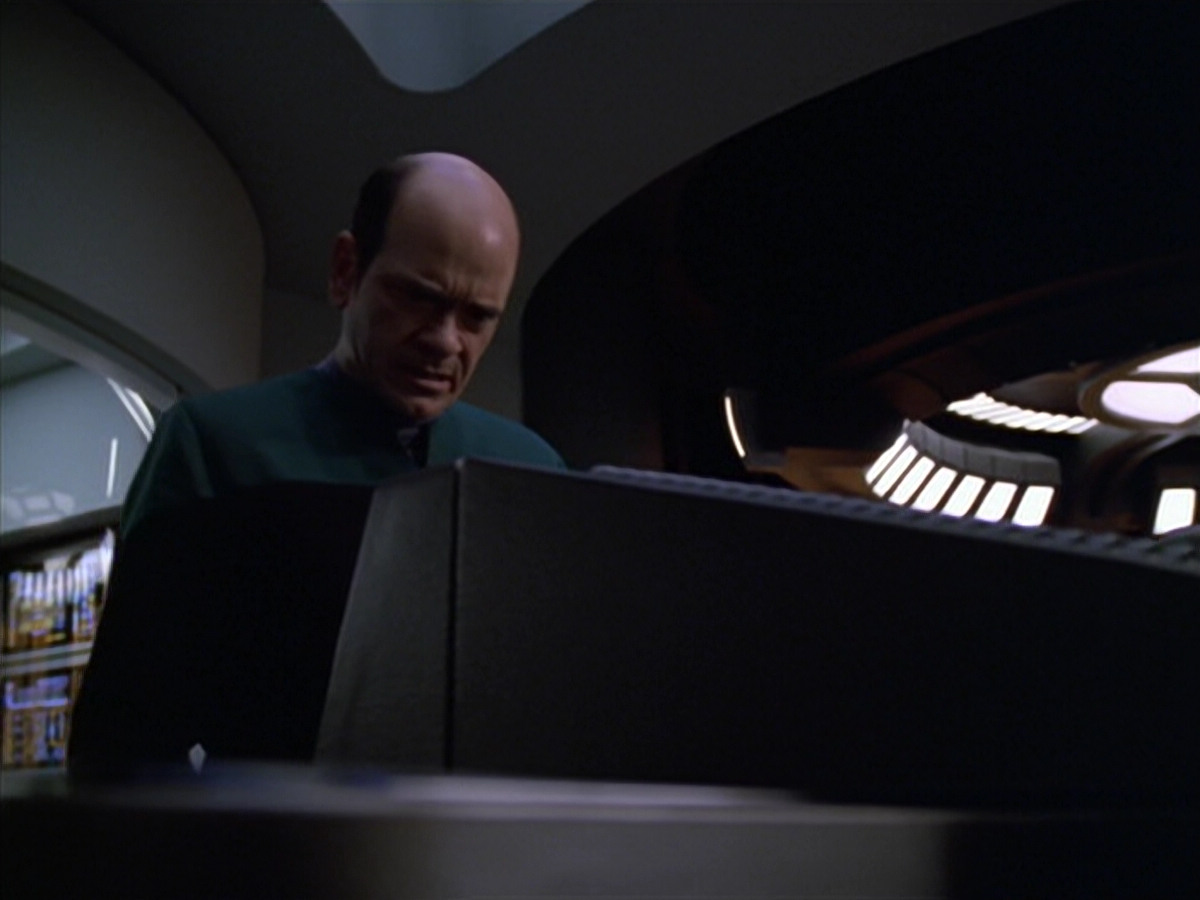extant_StarTrek_VOY_5x25-Warhead_02814.jpg