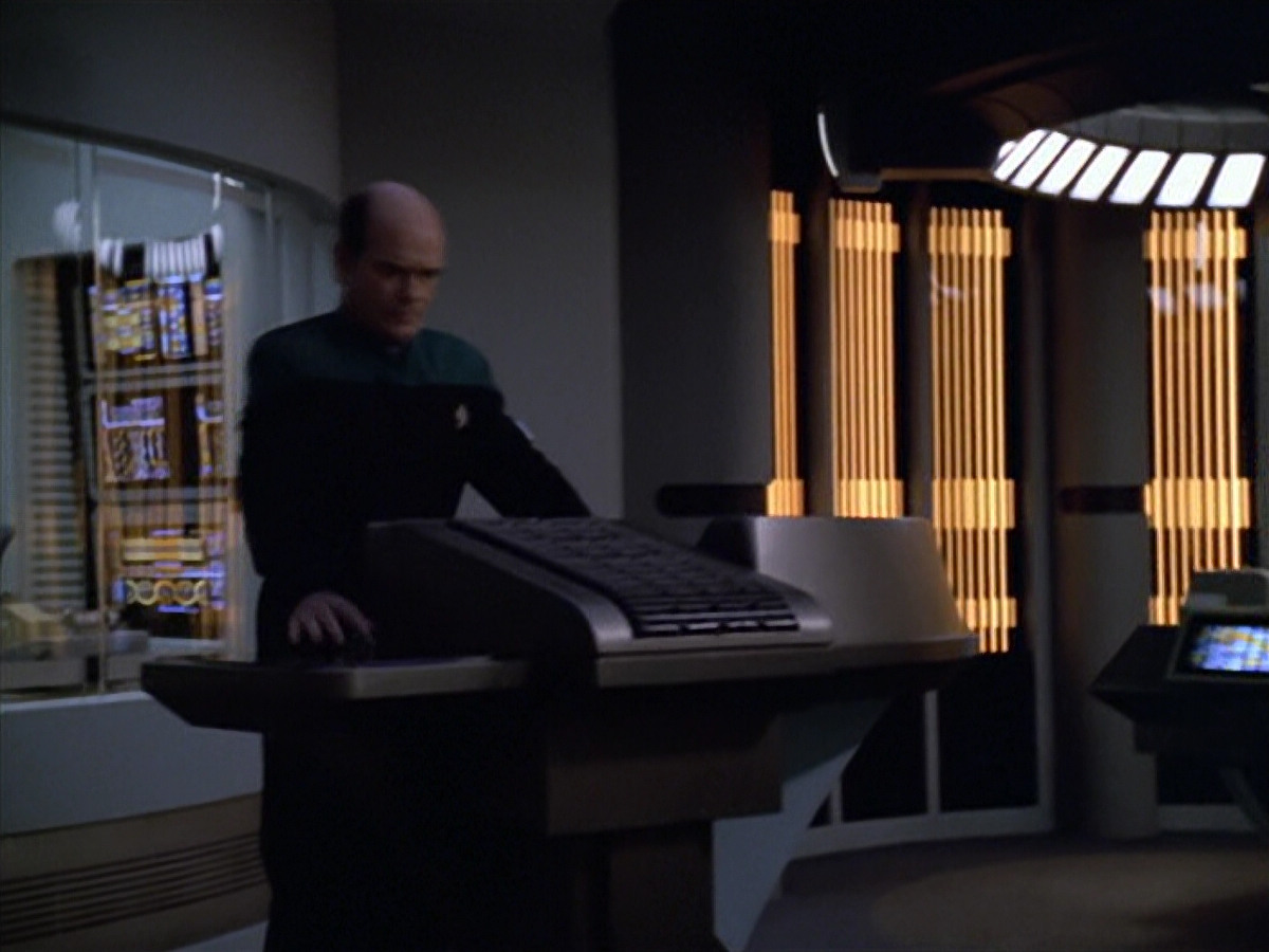 extant_StarTrek_VOY_5x25-Warhead_02859.jpg