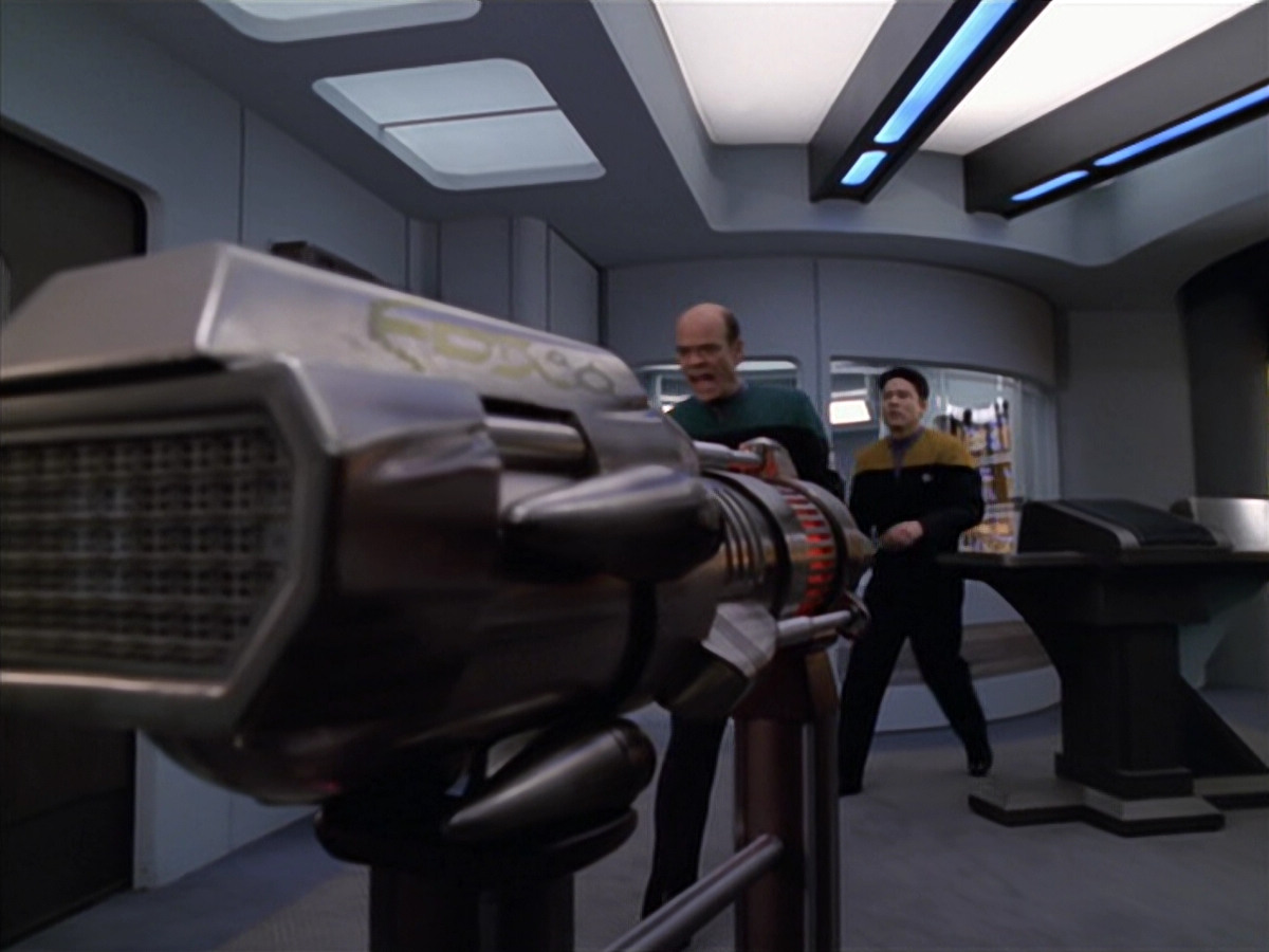 extant_StarTrek_VOY_5x25-Warhead_03274.jpg