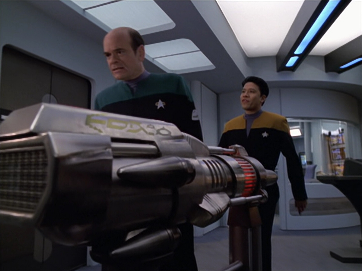 extant_StarTrek_VOY_5x25-Warhead_03276.jpg