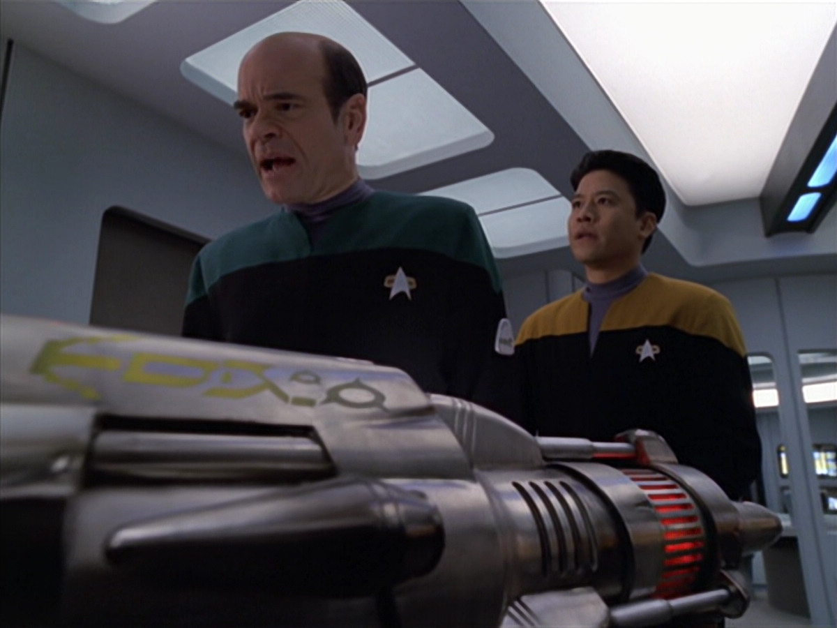 extant_StarTrek_VOY_5x25-Warhead_03282.jpg
