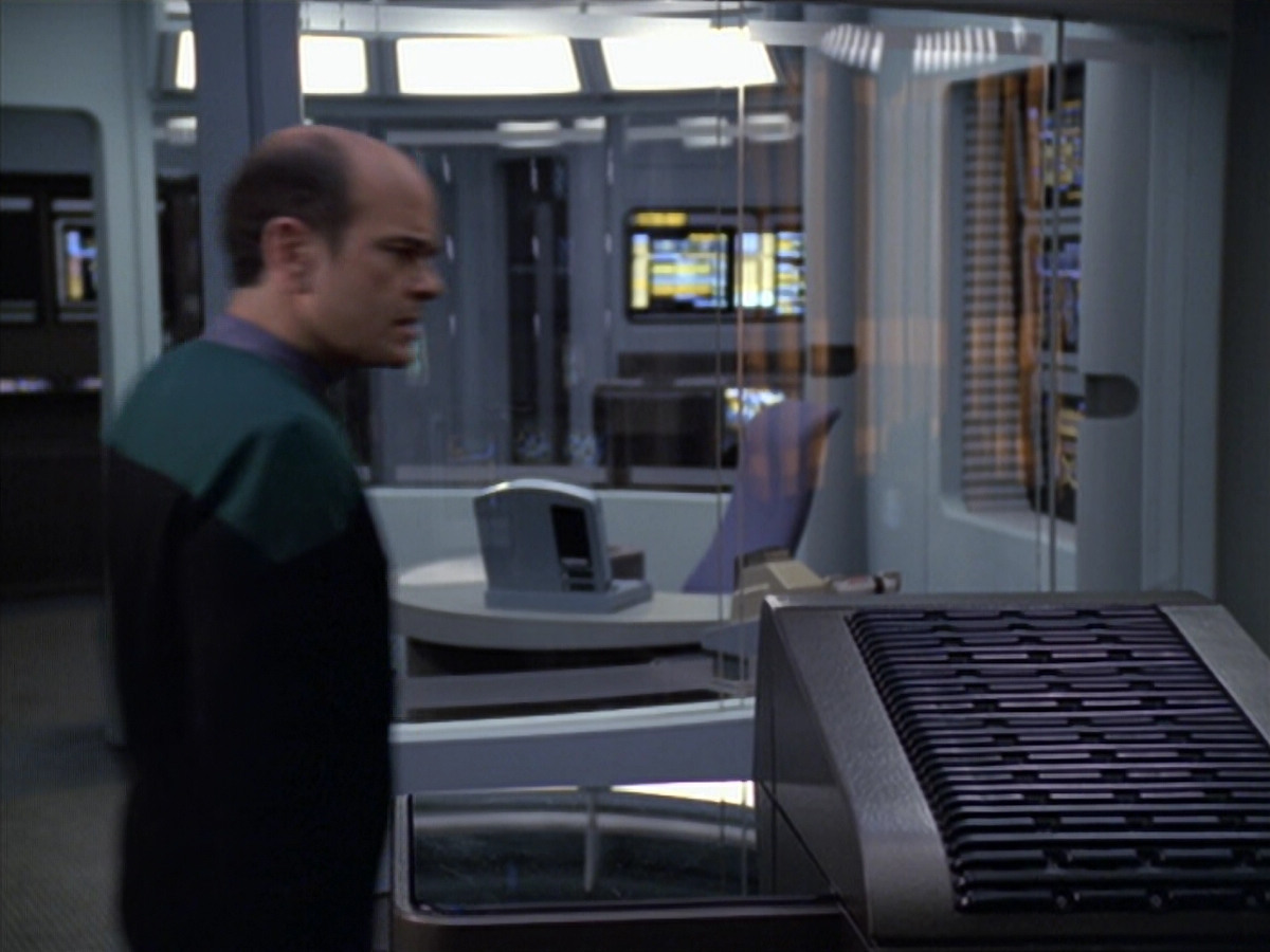 extant_StarTrek_VOY_5x25-Warhead_03353.jpg