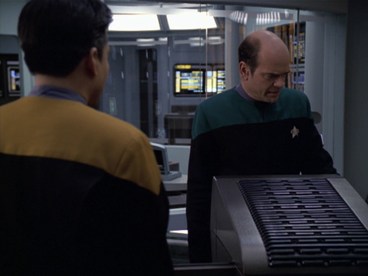 extant_StarTrek_VOY_5x25-Warhead_03363.jpg