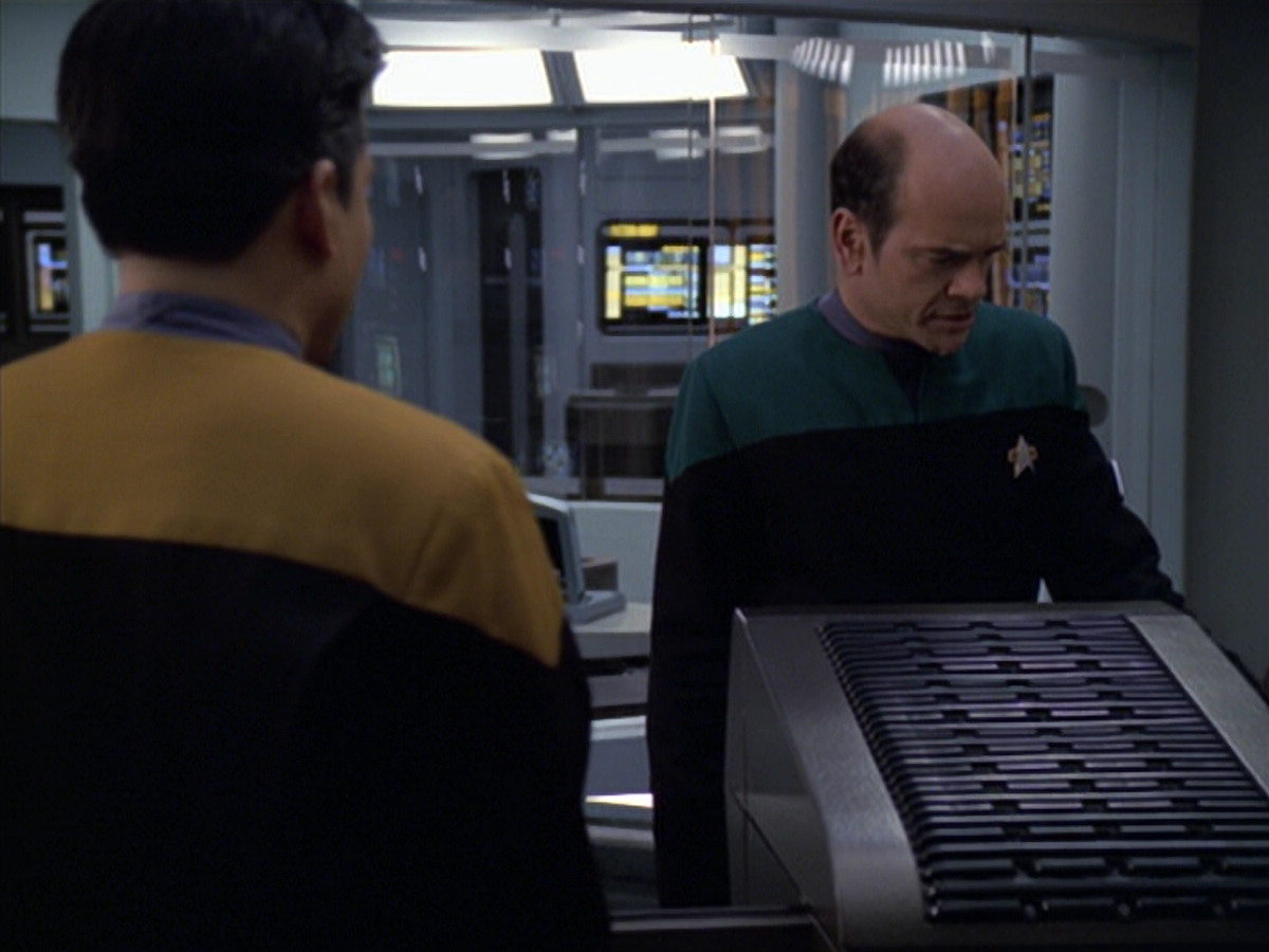 extant_StarTrek_VOY_5x25-Warhead_03364.jpg