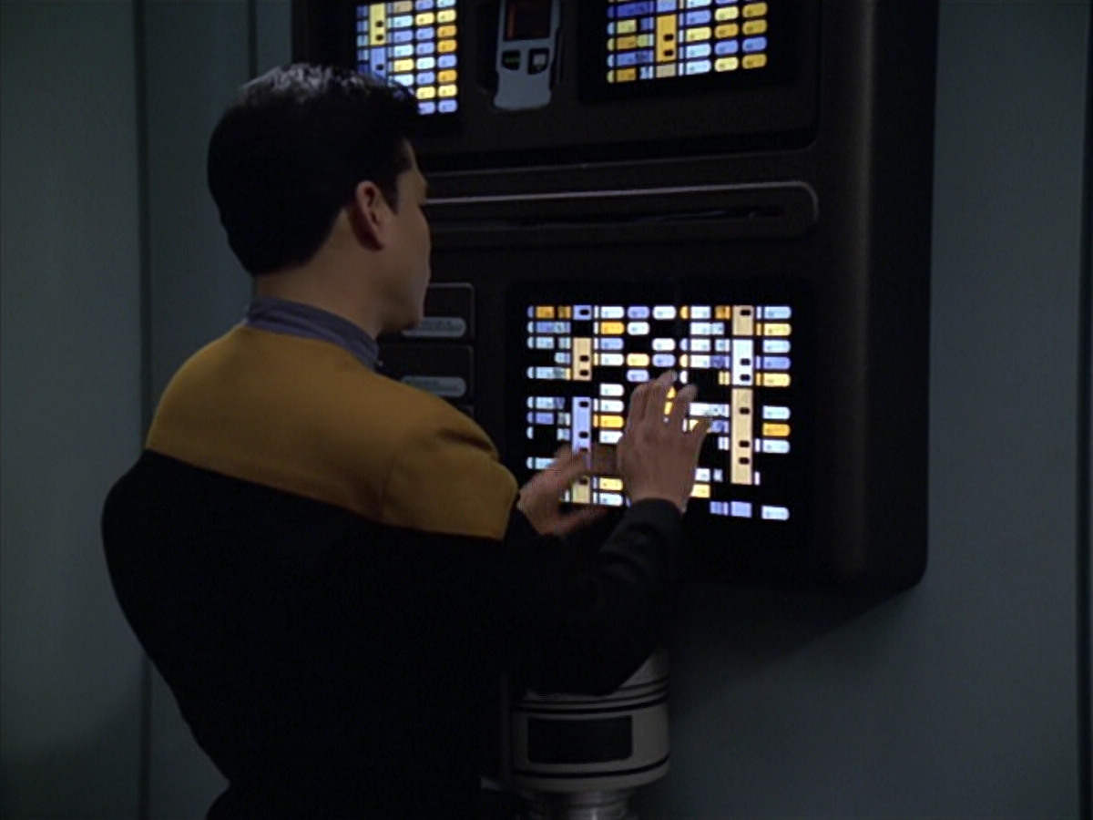 extant_StarTrek_VOY_5x25-Warhead_03501.jpg