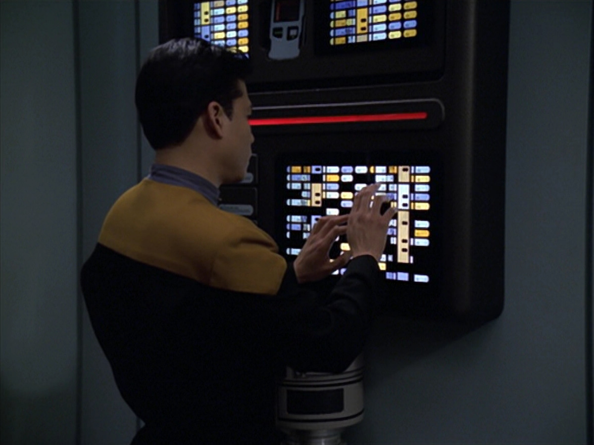 extant_StarTrek_VOY_5x25-Warhead_03502.jpg
