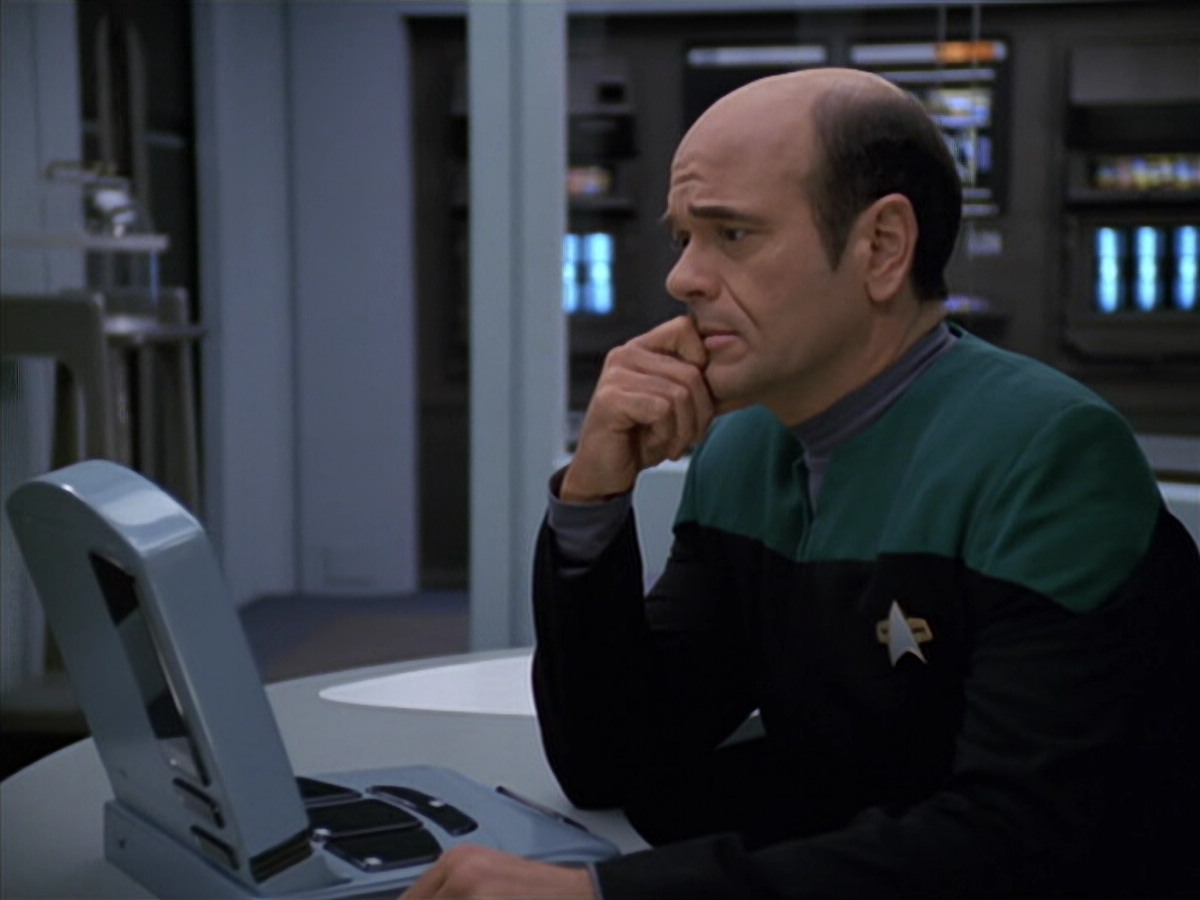 extant_StarTrek_VOY_5x25-Warhead_03610.jpg