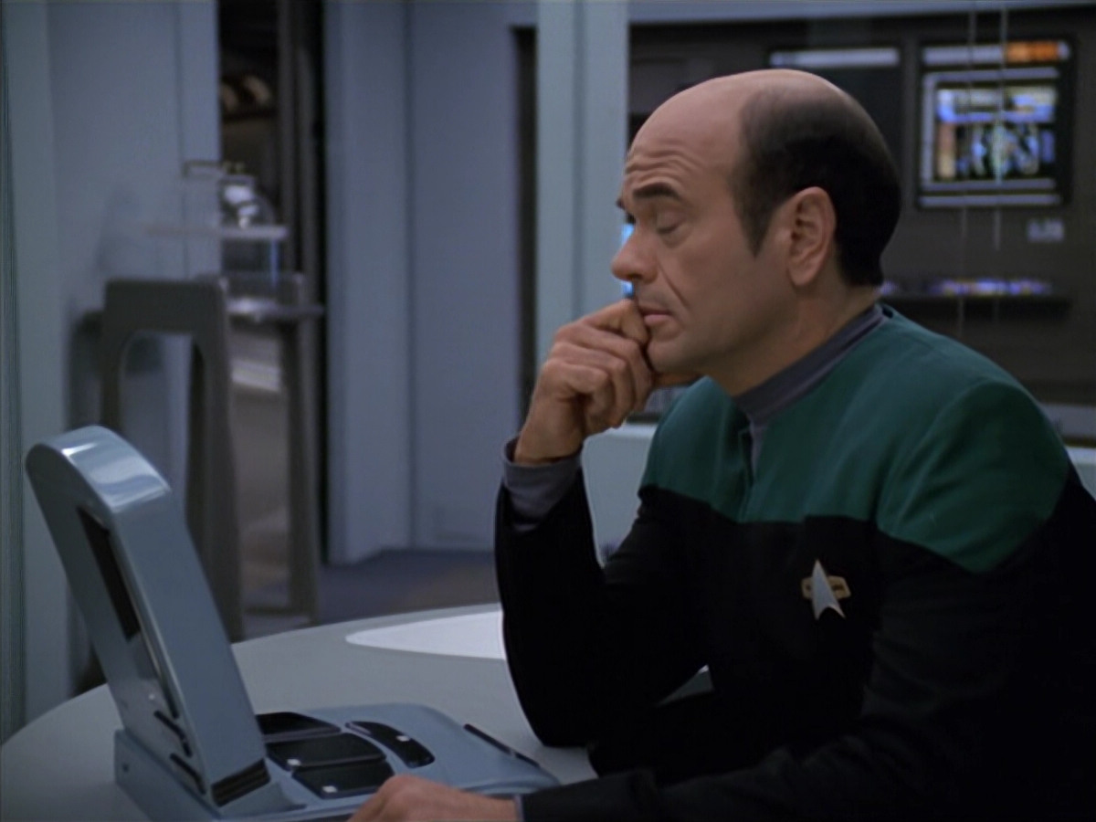 extant_StarTrek_VOY_5x25-Warhead_03611.jpg
