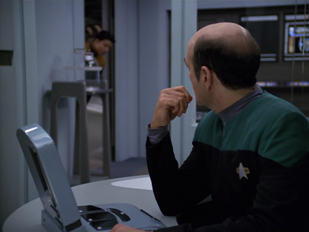 extant_StarTrek_VOY_5x25-Warhead_03612.jpg